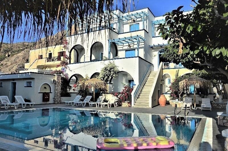 Отель Artemis Kamari 3*